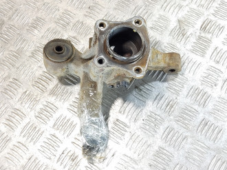 Кулак задний правый Toyota Corolla e10