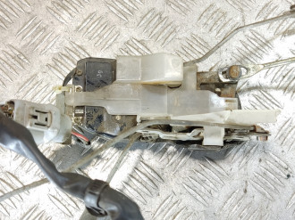 Замок двери передней правой Toyota Corolla e10