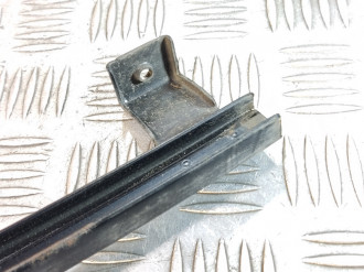 Направляющая стекла Toyota Camry v40