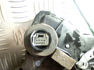 Замок двери передней левой Toyota Scion xa 2005-2006