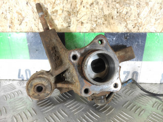 Кулак задний правый Toyota Camry v10