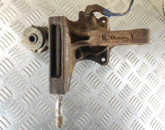 Кулак задний правый Toyota Camry v10