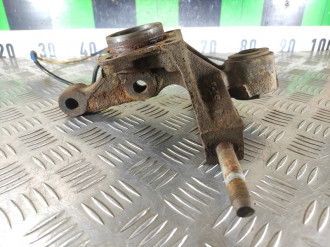 Кулак задний правый Toyota Camry v10