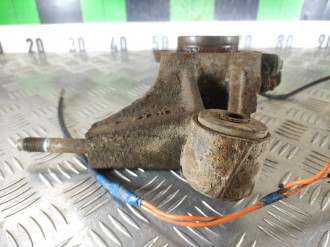 Кулак задний правый Toyota Camry v10