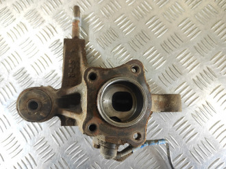 Кулак задний правый Toyota Camry v10