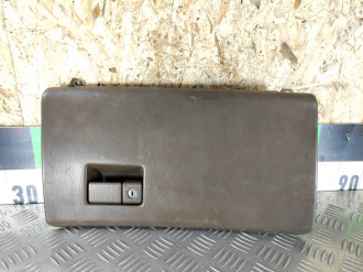 Крышка бардачка Toyota Camry v10