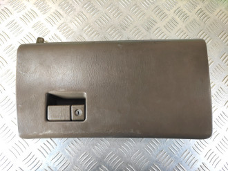 Крышка бардачка Toyota Camry v10