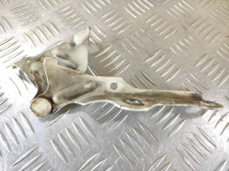 Петля капота правая Toyota Camry v10