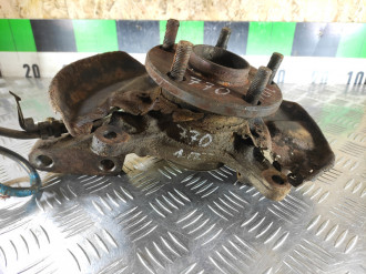 Кулак поворотный передний левый Toyota Camry v10