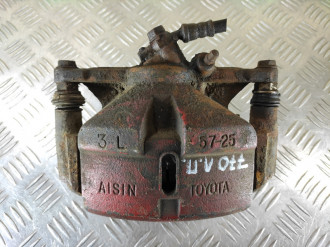 Суппорт передний правый Toyota Camry v10