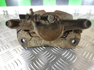 Суппорт передний правый Toyota Camry v10