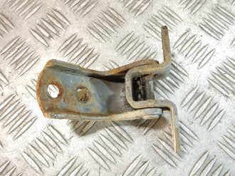 Петля двери передней правой верхняя Toyota Corolla e10