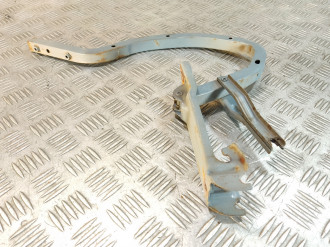 Петля багажника правая Toyota Corolla e10