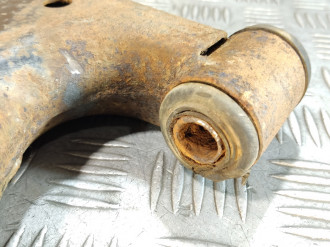 Рычаг передний левый нижний Toyota Corolla e10