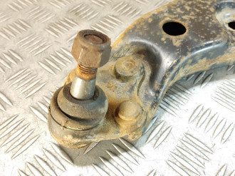 Рычаг передний левый нижний Toyota Corolla e10