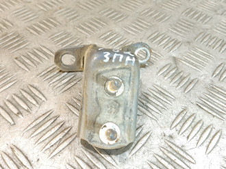 Петля двери задней правой нижняя Toyota Corolla e10