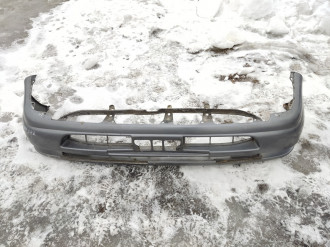 Бампер передний Toyota Corolla e10
