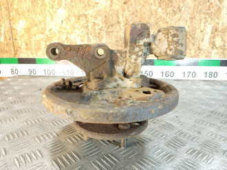 Кулак задний правый Toyota Corolla e10