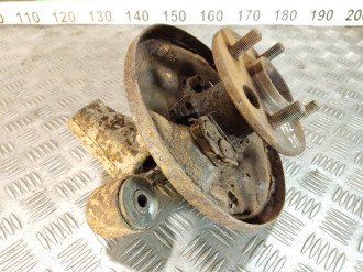 Кулак задний правый Toyota Corolla e10