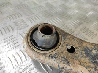 Рычаг передний правый нижний Toyota Corolla AE110