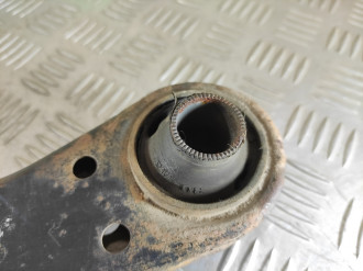 Рычаг передний правый нижний Toyota Corolla AE110