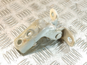 Петля двери передней правой верхняя Toyota Corolla AE110