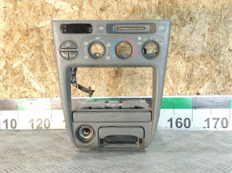 Рамка магнитолы Toyota Corolla AE110