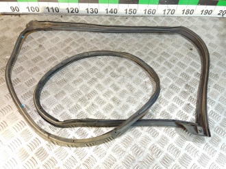 Уплотнитель двери передней левой Toyota Camry v40