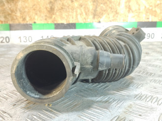 Патрубок воздушного фильтра Toyota Avensis 2 2003 2008