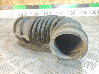 Патрубок воздушного фильтра Toyota Avensis 2 2003 2008