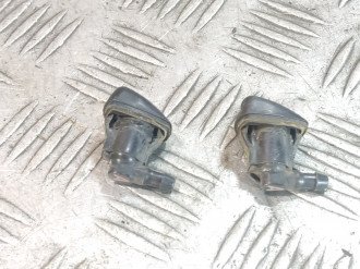 Форсунка омывателя лобового стекла Toyota Avensis 2 2003 2008