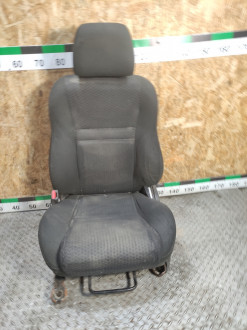 Сиденье переднее левое Toyota Avensis 2 2003 2008