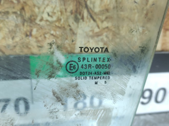 Стекло двери передней левой Toyota Avensis 2 2003 2008