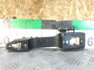 Кронштейн ручки передней левой Toyota Avensis 2 2003 2008