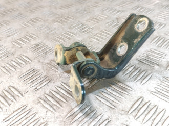 Петля двери задней левой нижняя Toyota Avensis 2 2003 2008