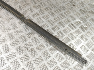 Молдинг стекла двери правой задней Toyota Avensis 2 2003 2008