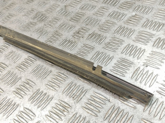 Молдинг стекла двери левой задней Toyota Avensis 2 2003 2008