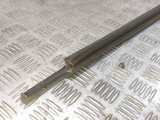 Молдинг стекла двери левой задней Toyota Avensis 2 2003 2008