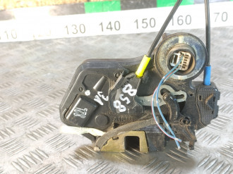 Замок двери задней левой Toyota Avensis 2003 2008