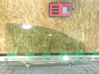 Стекло двери передней правой Toyota Corolla e150