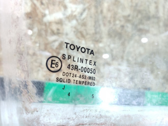 Стекло двери передней правой Toyota Avensis 1 1997-2003