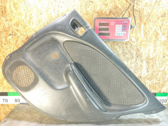 Обшивка двери задней правой Toyota Avensis 1 1997-2003