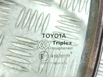 Стекло двери задней левой форточка Toyota Avensis 1 1997-2003