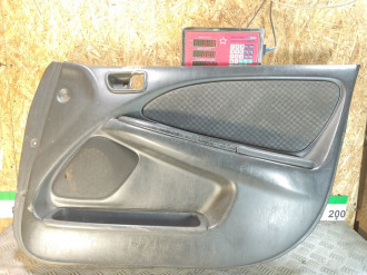 Обшивка двери передней правой Toyota Avensis 1 1997-2003