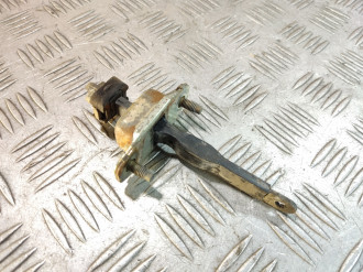 Ограничитель двери передний Toyota Avensis 1 1997-2003