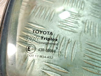 Стекло двери задней правой форточка Toyota Avensis 1 1997-2003