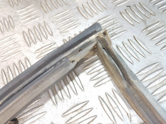 Уплотнитель двери передней левой Toyota Avensis 1 1997-2003