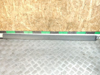 Молдинг двери передней правой Toyota Avensis 1 1997-2003