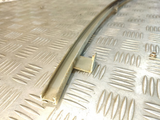 Направляющая стекла Toyota Avensis 1 1997-2003