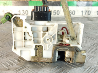 Замок двери задней правой Toyota Avensis 1 1997-2003